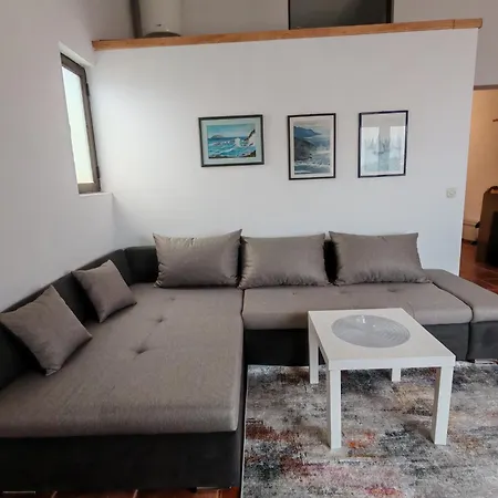 アパート Marina イェルサ