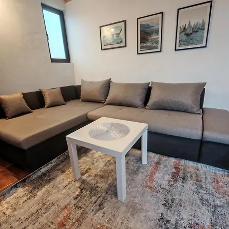 Marina アパート イェルサ