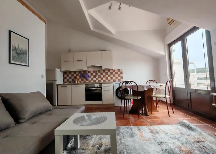 Apartment With Beautiful Sea View